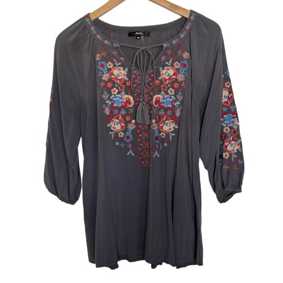 Andree Womens Gray Floral Embroidery Puff Sleeve Spilt V-Neck Blouse Size Medium - Picture 1 of 4
